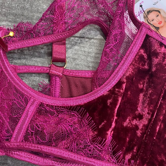 Seven ‘til Midnight 3-Piece Velvet and Lace Set NWT [729] - Picture 9 of 15